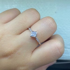 925 Diamond Shape Princess Cut Center CZ w/ lined Round CZ Ring